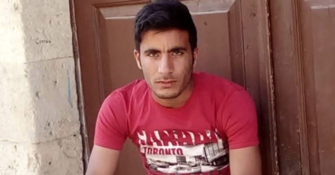 Ağabeyi geri manevra yaparken kamyonun altında kalan genç hayatını kaybetti