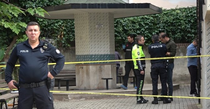 Genç kadın toplantı için beklediği dayısının silahından çıkan kurşunlarla hayatını kaybetmiş