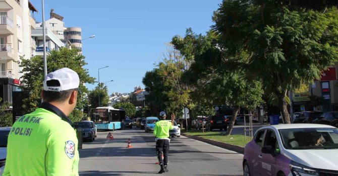 Antalya’da son 1 haftada 11 bin 553 araç ve sürücüne ceza kesildi