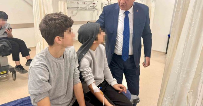 Doğum günü nedeniyle dağıtılan çikolataları yiyen 10 öğrenci hastaneye kaldırıldı