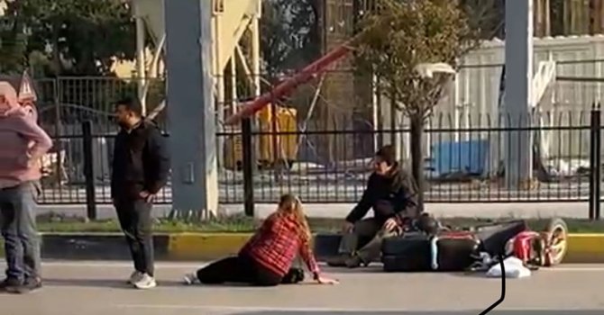 Otomobilin çarptığı motosikletteki 2 kişi yaralandı