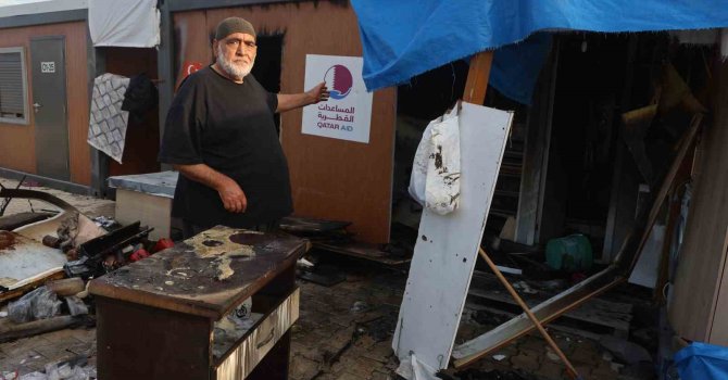 Depremzede yaşlı çiftin yaşadığı konteyner yanarak küle döndü