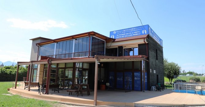 Alzheimer hastalarının Mavi Ev’i faaliyete başladı