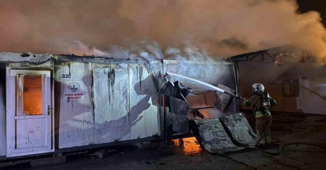 Alevlere teslim olan 6 konteyner yandı
