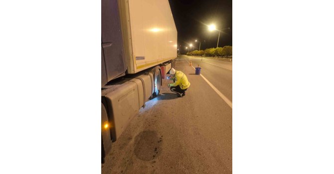 Burdur’da yük taşıyan araçlara yönelik denetimde 25 araç ve sürücüsüne idari ceza