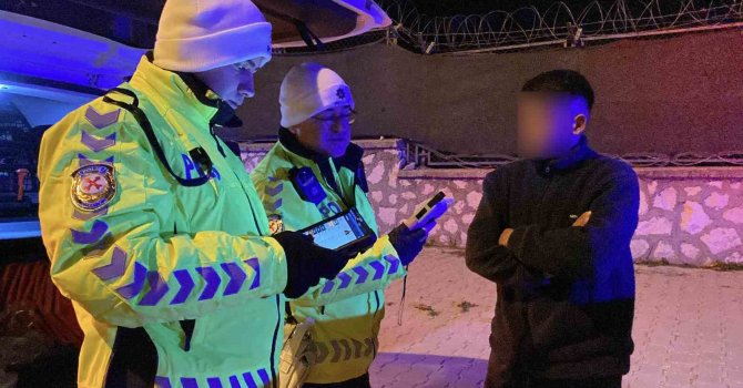 Ehliyetini 2 yıl önce aldığını söyledi, aday sürücü olduğu tespit edilince ehliyeti iptal edildi