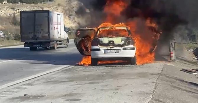 Peugeot marka otomobil alev topuna döndü