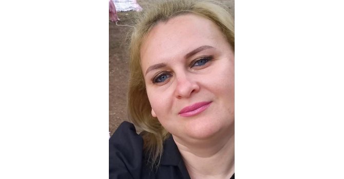 Yolun karşısına geçerken otomobilin çarptığı kadın yaşam mücadelesini kaybetti