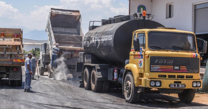 Altınova’da açılan yollara asfalt