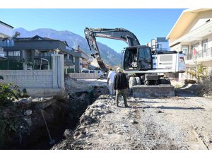Kemer Kuzdere’de yağmur suyu drenaj hattı çalışmaları
