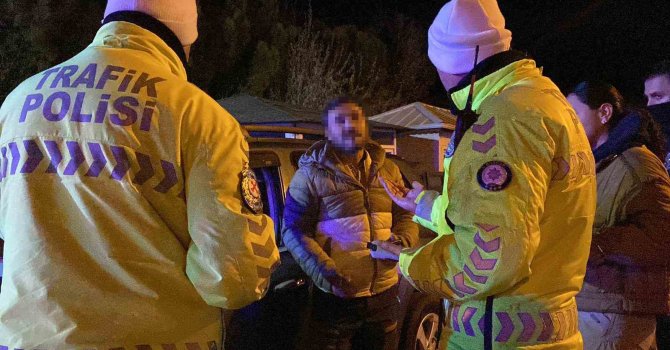 Ehliyetini yenilemediği için ceza yiyen sürücüden ’krom’ savunması