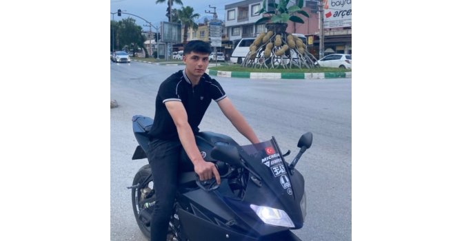 Mezarlıkta otomobilde 2 genç ölü bulundu, otomobilde isimleri yazılı şef bıçağı bulundu