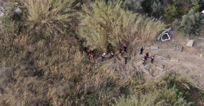 Sazlıkta gizlenen şahıs dron kamerasıyla yakalandı