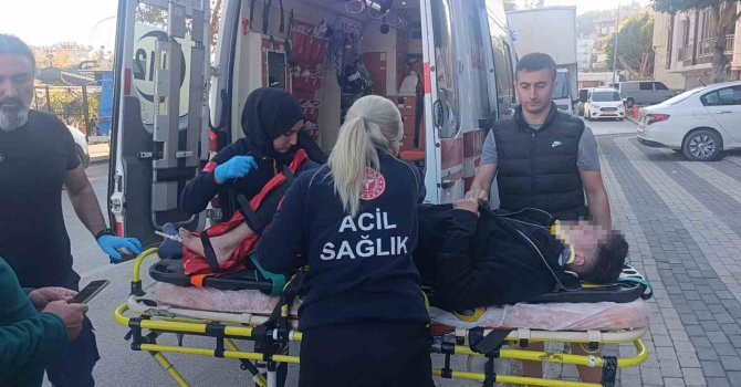 Antalya’da ’U’ dönüşü yapan otomobille motosiklet çarpıştı: 1 yaralı