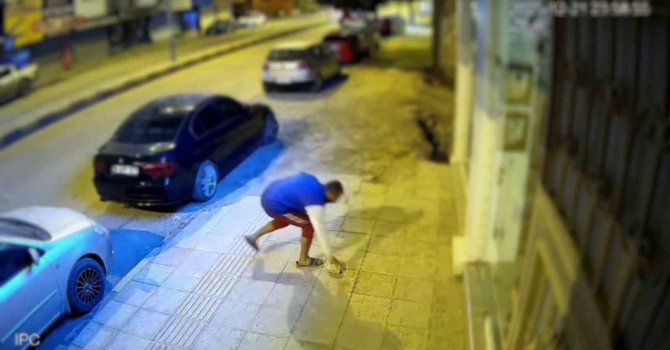 Park halindeki 6 araç ve 4 iş yerinin camlarını taşla kıran alkollü şahıs tutuklandı