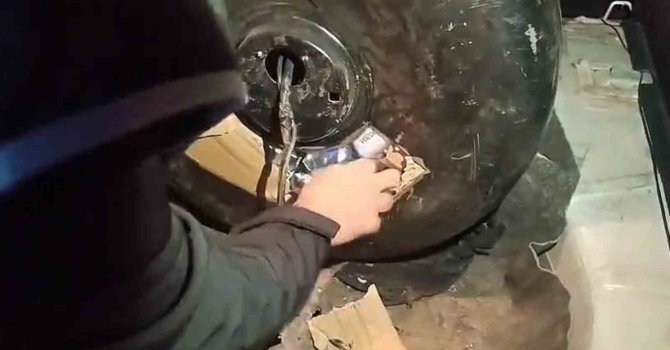 Hatay’da kaçakçılık operasyonu: Otomobilin her yerinden telefon ve elektronik sigara fışkırdı