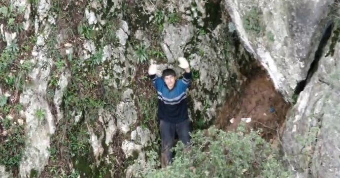 Yaşam için son çığlığı 4’üncü gün duyuldu: Dağın zirvesinde mahsur kalan genç için ekipler seferber oldu