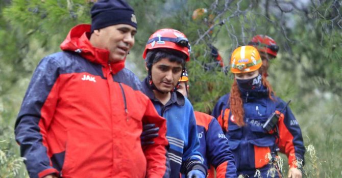Dağın zirvesinde mahsur kalıp çığlığını 4 gün sonra duyurabilen genç: "Devletimden Allah razı olsun, gelmeseler ölecektim"