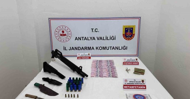 Antalya’da uyuşturucu operasyonu: 3 şüpheli gözaltında