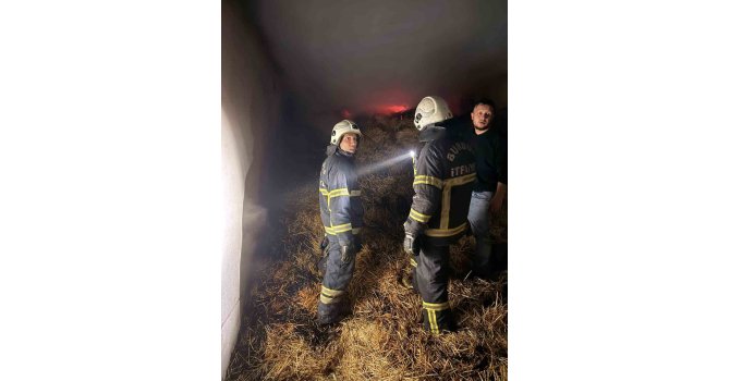 Burdur’da çıkan yangında 2 bine yakın saman balyası zarar gördü