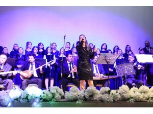 Halk korosu ilk konserini verdi