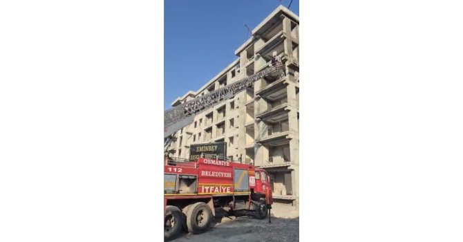 Elektrik kesintisi nedeniyle iskelede mahsur kalan işçiler kurtarıldı