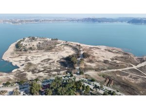 Adana’da yıkım yapılan Amerikan Adası girişi kayalarla kapatıldı