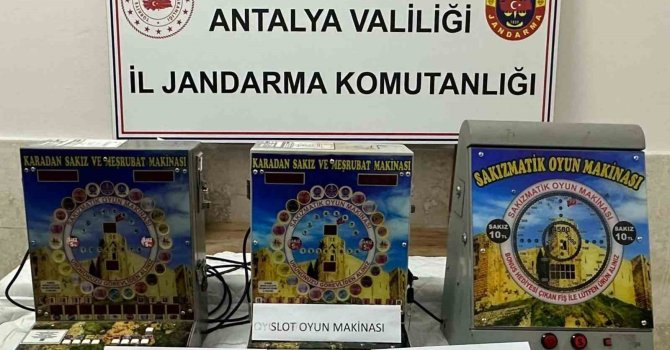 Elmalı’da sakızmatik ile kumara operasyon: 2 şüpheli yakalandı