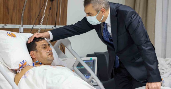 Öğrencinin vurduğu okul müdürü servise alındı, Bakan Tekin’le görüştü