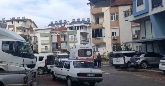 Kanser hastası yaşlı adam evinde ölü bulundu