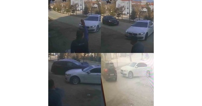 Hızla gelen araç, yola çıkan otomobile çarptı