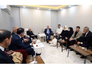 Cumhurbaşkanı Erdoğan, depremzede aileyi yeni yuvasında ziyaret etti