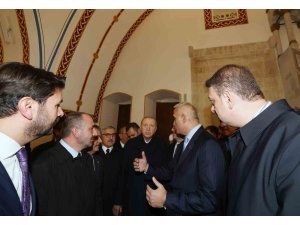 Cumhurbaşkanı Erdoğan’ın butona basmasıyla tarihin aydınlatılan ilk caddesi olan Kurtuluş Caddesi’nde yeniden ışıklar yandı