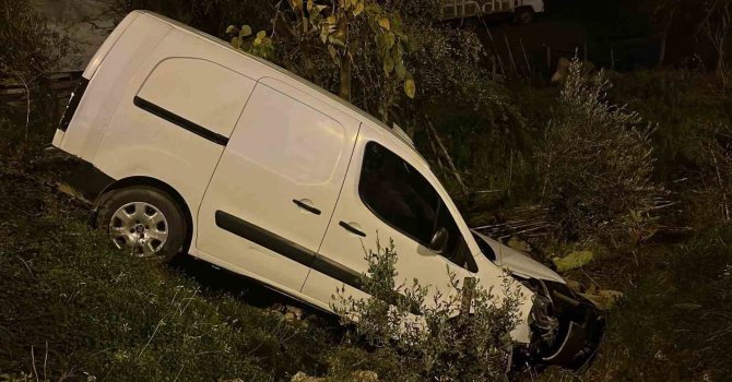 Alanya’da kamyonet şarampole yuvarlandı: 1 yaralı