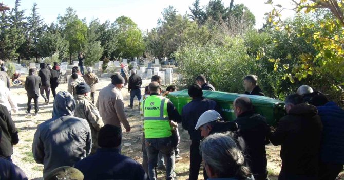 Yangında ölen 2 kardeşe acı veda: Aynı tabutla getirilip aynı kabre defnedildiler