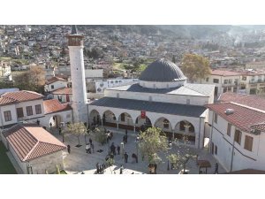 İnşa çalışmalarıyla yeniden ayağa kalkan Habibi Neccar Camii, Cumhurbaşkanı Erdoğan’ın açılışını gerçekleştirmesiyle vatandaşların akınına uğruyor