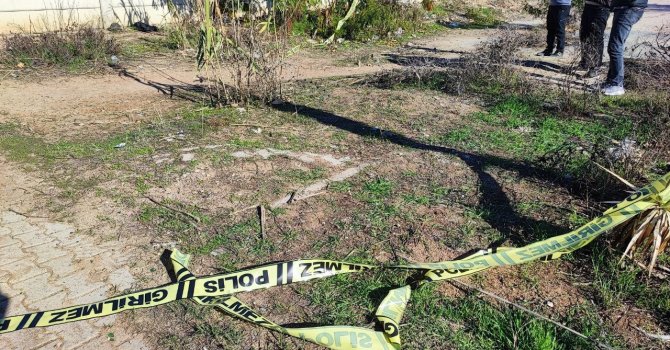 Adana’da bir kadın yol kenarında ölü bulundu