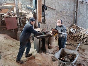 Depremle yenilenen konutlar doğal gazlı olunca mahrukatçılarda durgunluk yaşanmaya başladı