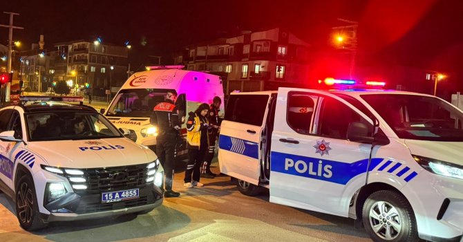 Girdiği markette raftaki şişeleri kırdı