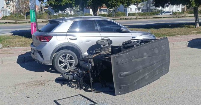 Üç tekerlekli motorlu bisiklet Otomobille çarpıştı: 1 yaralı