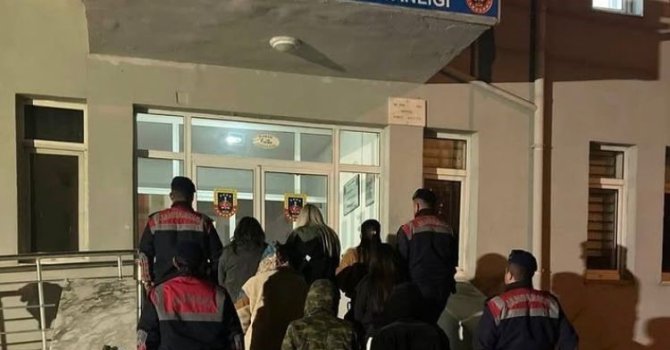 Isparta’da düzensiz göç ve göçmen kaçakçılığına yönelik kontrollerde 5 yabancı uyruklu şahıs yakalandı