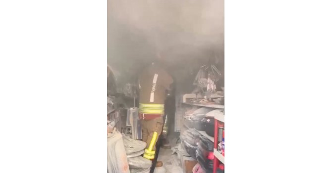 Motosiklet tamirhanesinde çıkan yangın söndürüldü