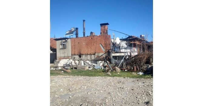 Burdur’da kalorifer kazanın patladı, ev kullanılmaz hale geldi