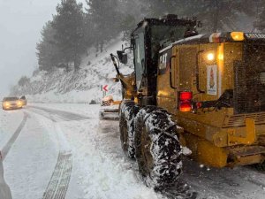 Onikişubat Belediyesi 60 araçla sahada