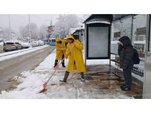 Kahramanmaraş’ta yaya yolları temizleniyor