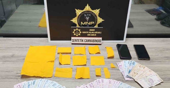 Uyuşturucuyu emdirilen kâğıtlarda satan şüpheli yakalanıp tutuklandı