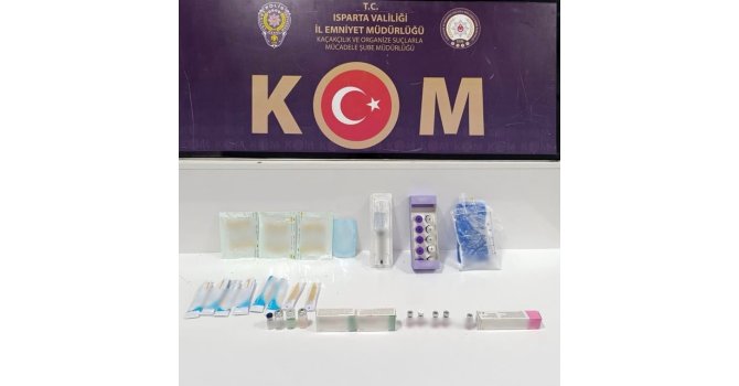 Isparta’da kaçakçılık operasyonu: Alkol ve kaçak tıbbi malzemeler ele geçirildi