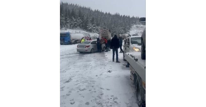 Osmaniye’de yoğun kar yağışı zincirleme kazaya neden oldu