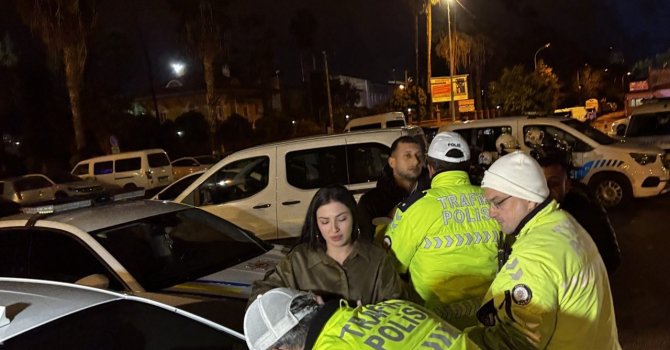 Trafik uygulamasında alkollü çıktı, gazeteciye saldırdı