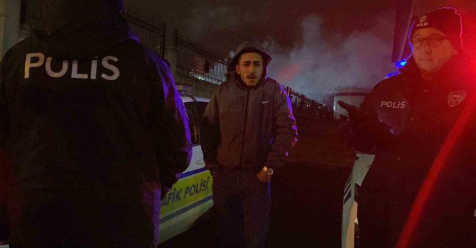 Polisi görünce kaldırıma çıkan alkollü sürücü polis ekiplerin dikkati sayesinde yakalandı